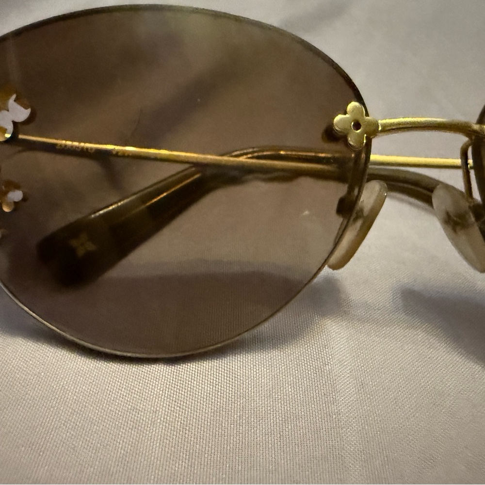 Mint condition Louis Vuitton sunglasses - Picture 3 of 7